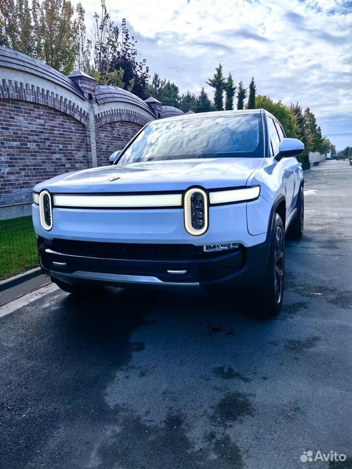 Rivian R1S AT, 2022, 2 000 км