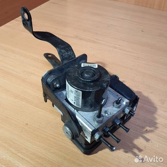 Блок абс 8V512M110AD Ford Fiesta 2009-2012 года