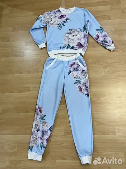 Спортивный костюм 2 штуки. Женский и для девочки