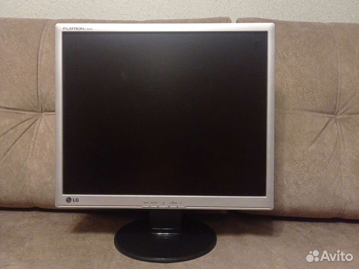 Монитор LG flatron L 1942 S