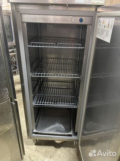 Холодильный шкаф Zanussi