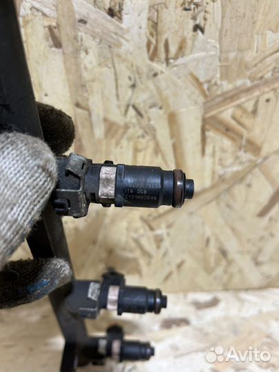 Рампа форсунок Renault duster 2.0 л./terrano