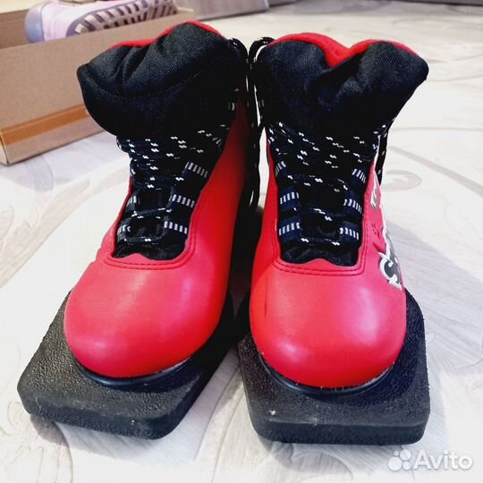 Лыжные ботинки