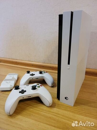 Xbox One s 1tb. 70 игр