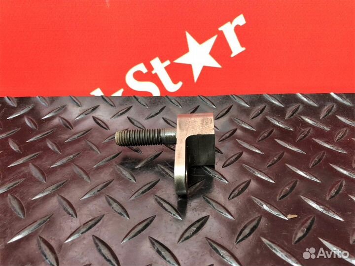 Гайка распределительной шестерни