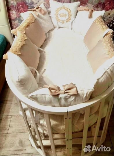 Кроватка для новорожденных с маятником