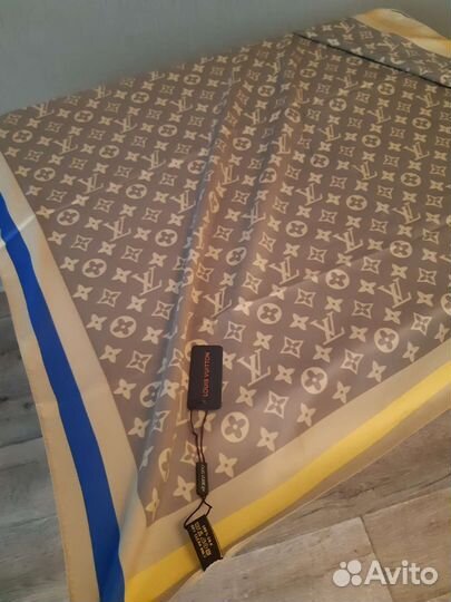 Шелковый платок Burberry Dior Louis Vuitton