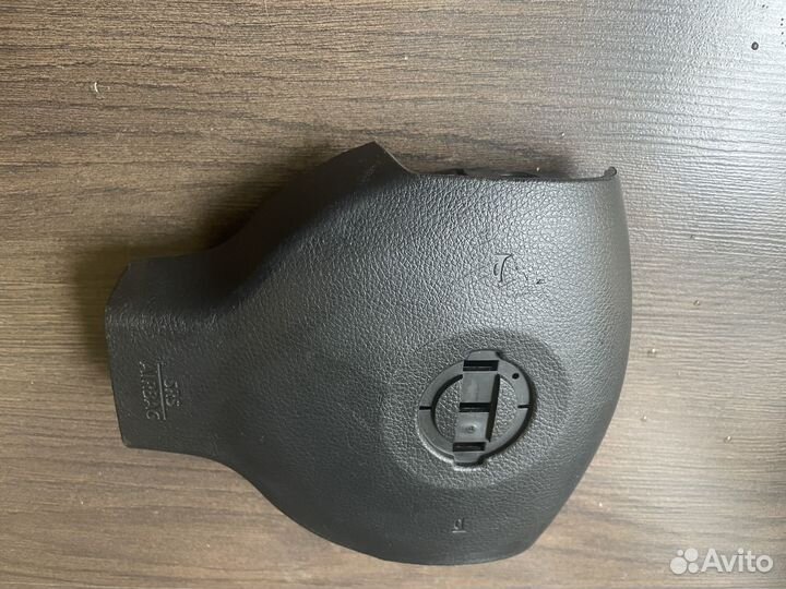 Пластик подушки безопасности в руле nissan tiida