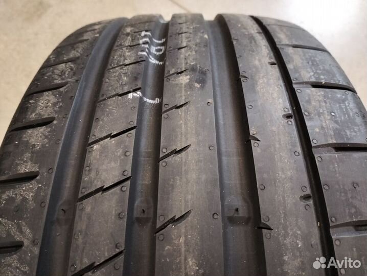 Yokohama Advan Sport V107 305/30 R21 104Y