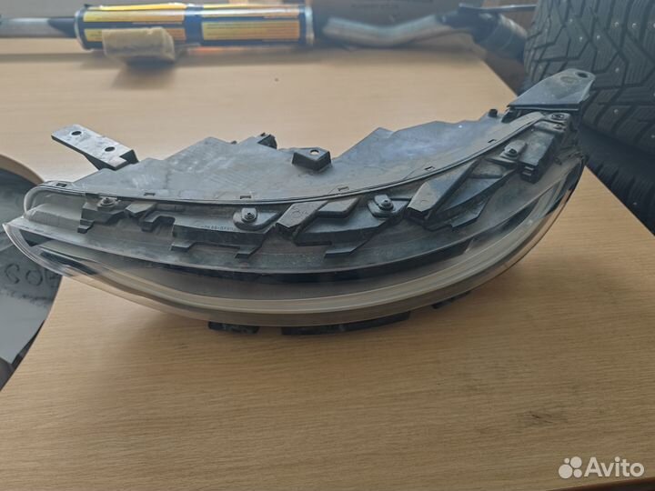 Фара левая Kia Soul 3 92101j2080