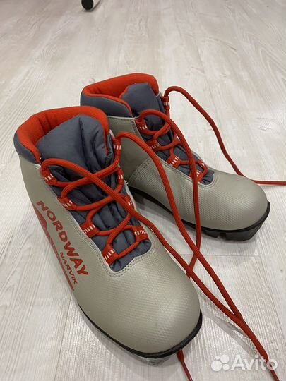 Лыжные ботинки