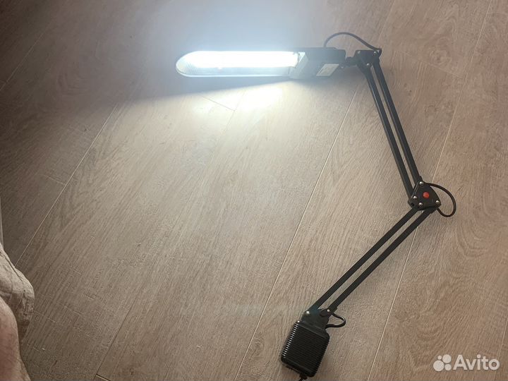 Продам настольную лампу без крепежа