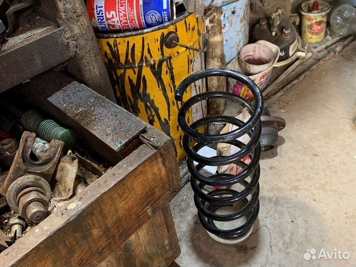 Пружина задняя
