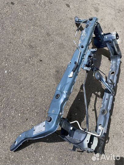 Телевизор (рамка радиатора) Mitsubishi Grandis NA4