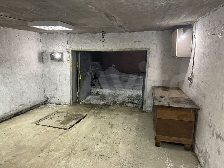 Гараж, > 30 м²