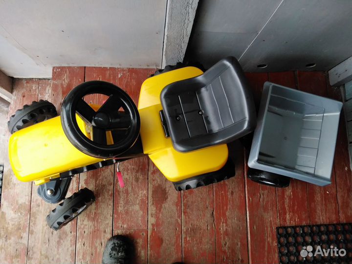 Детский трактор с педалями