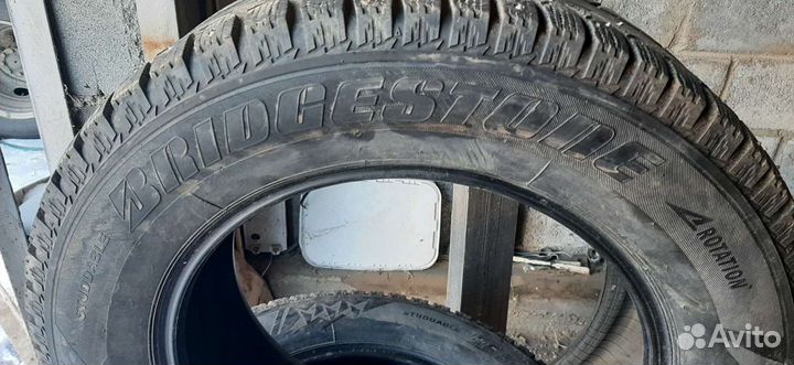 Bridgestone Ice Cruiser 7000 215/65 R16
