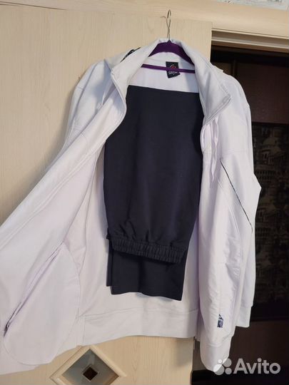 Женский спортивный костюм