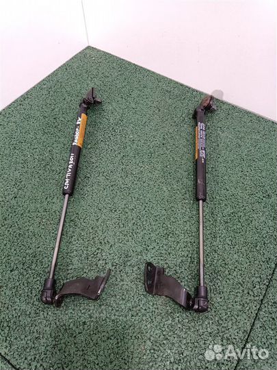 Амортизатор стекла багажника правый Chevrolet