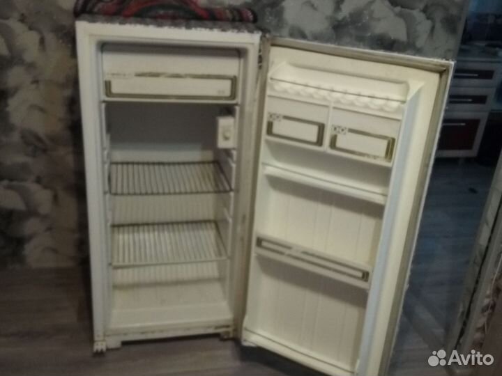 Холодильник бу.рабочий