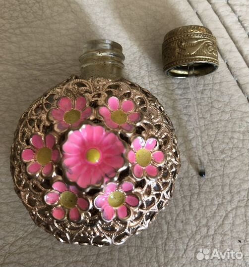 Старинный флакончик для духов и масел