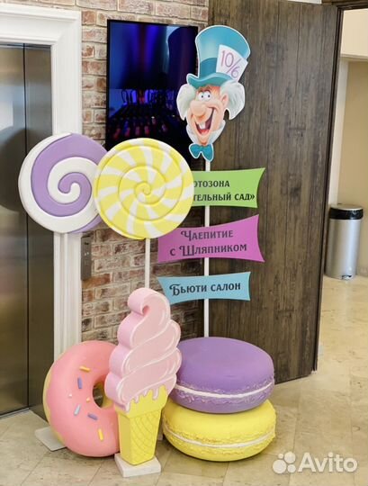 Гиганские сладости из пенопласта