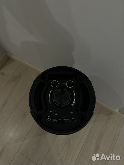 Музыкальный центр Hyundai H-MC180 с Bluetooth