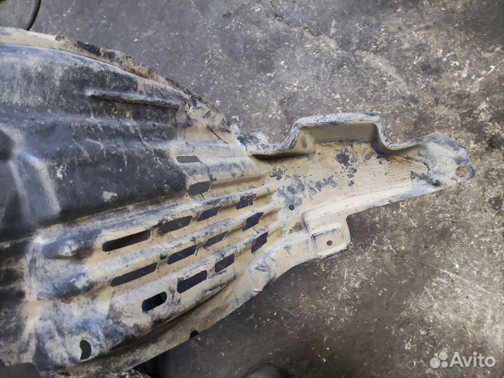 Локер передний левый Toyota isis