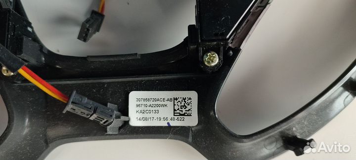 Продаю накладку на руль с кнопками для Kia Ceed