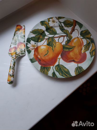 Блюдо с лопаткой