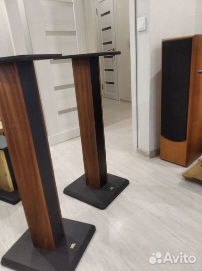 Стойки под полочную акустику