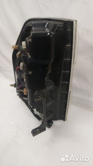 Фонарь задний правый mitsubishi pajero 4