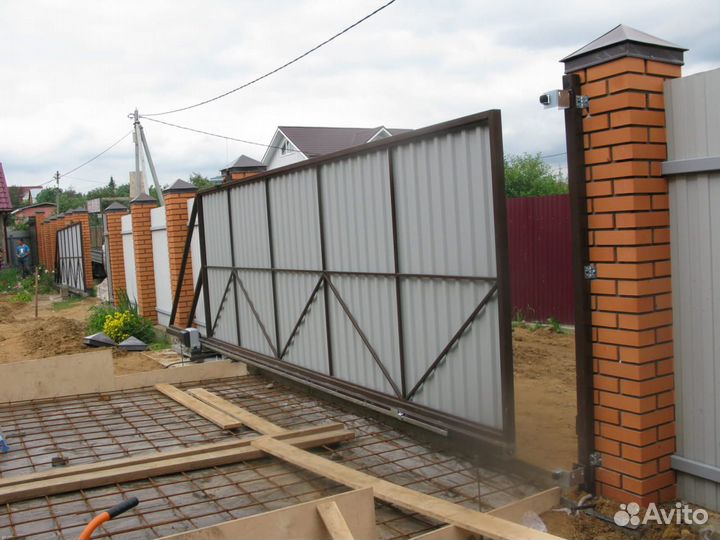 Откатные ворота из евроштакетника