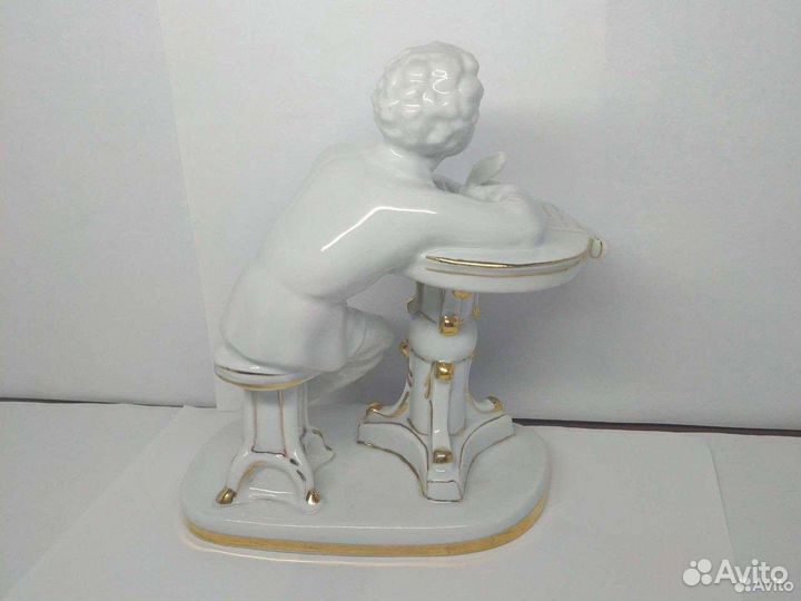 Фарфоровая фигурка лфз Пушкин