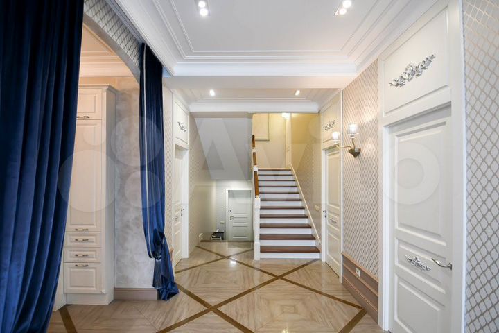 Коттедж 383,6 м² на участке 18,4 сот.