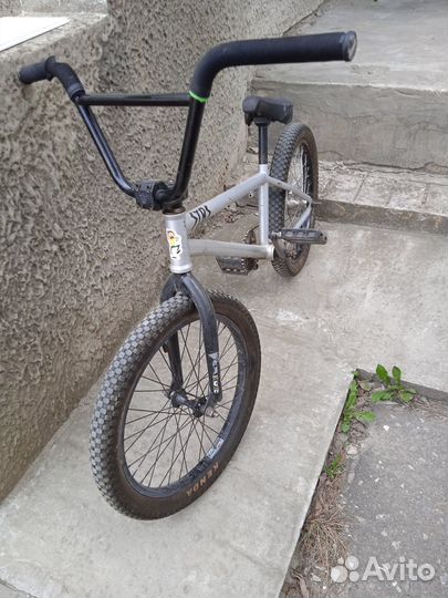 Трюковый велосипед BMX