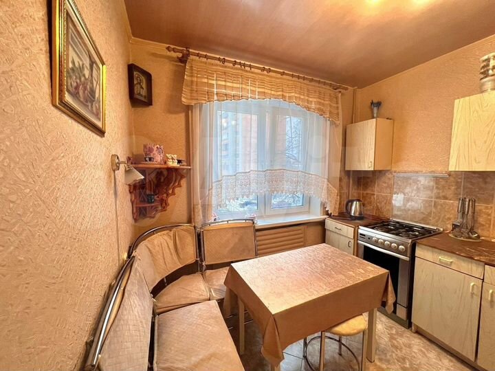 2-к. квартира, 53 м², 3/9 эт.