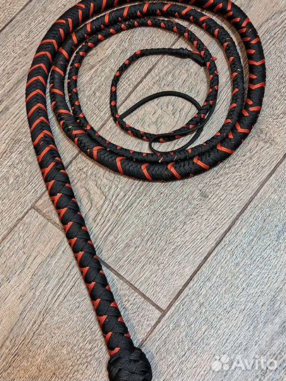 Плетка кнут паракорд черно-красный