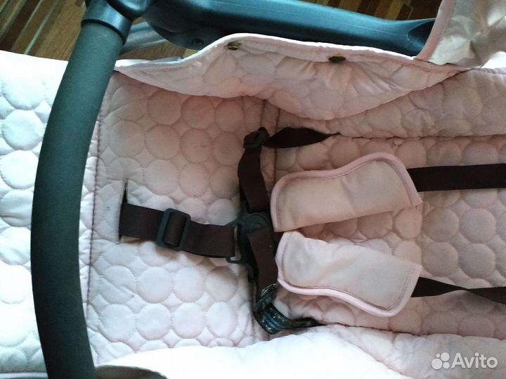 Прогулочная коляска для девочки