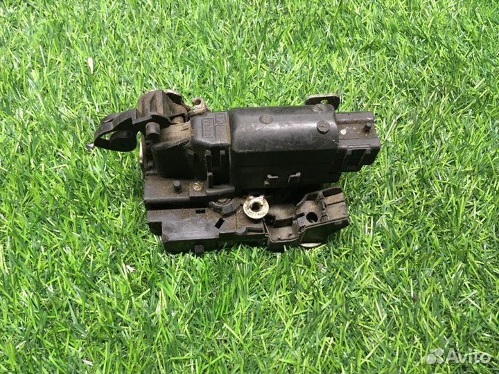 Замок двери задний правый Renault Duster