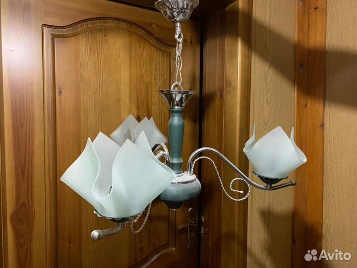 Продается люстра б/у