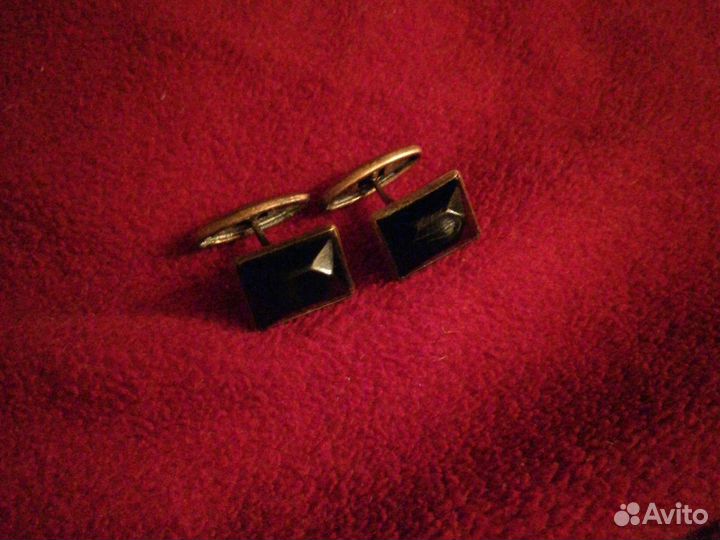 Запонки с янтарными вставками