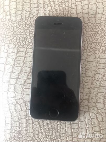 iPhone SE, 64 ГБ