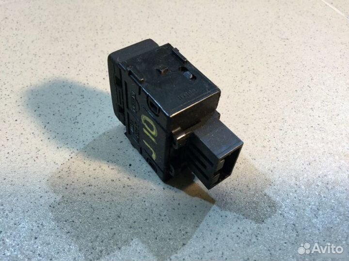 Кнопка антипробуксовочной системы Nissan Qashqai