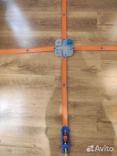 Гоночный трек Hot Wheels