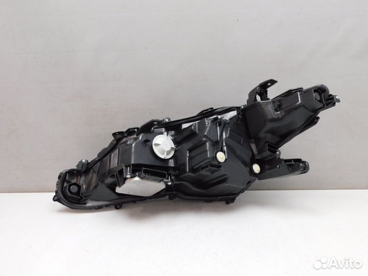 Фара правая Toyota Camry