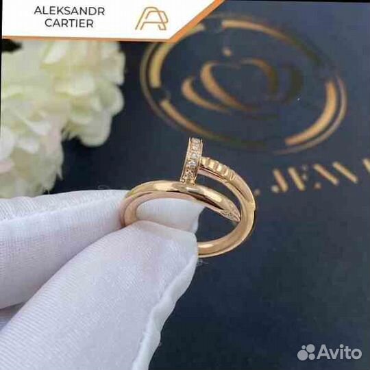 Золотое кольцо Cartier, с бриллиантами 0,21 ct