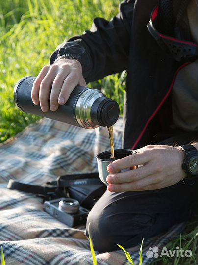 Термос в кожаной оплетке 