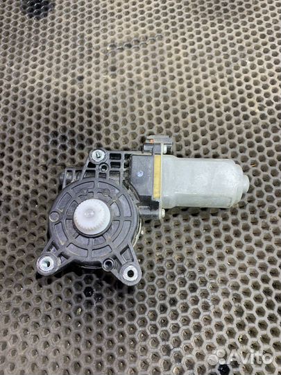 Моторчик стеклоподъемника задний правый Actyon New