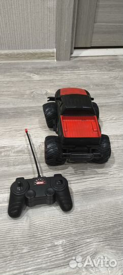 Машина на радиоуправлении внедорожник
